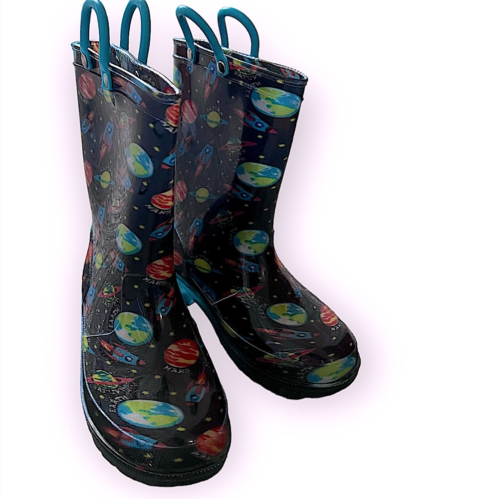 Boy rain boots